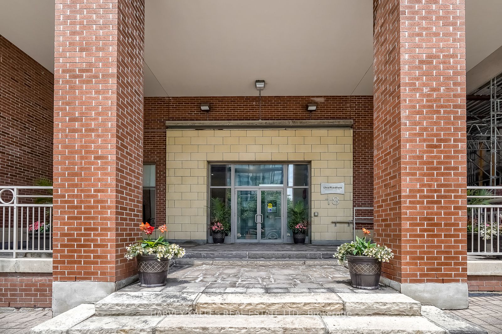 18 Merton Street 904