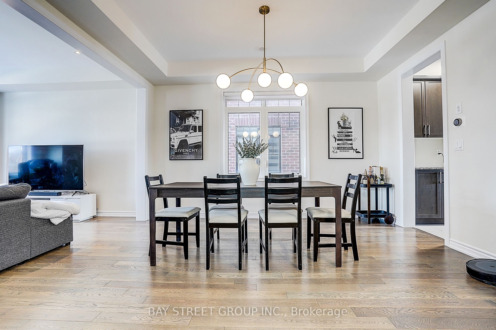 10943 VICTORIA SQUARE Boulevard