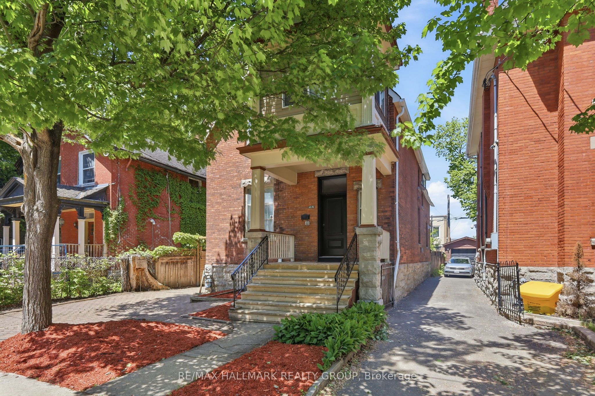Photo 1 of 46 — 419 BESSERER Street, Lower Town - Sandy Hill, ON K1N 6B9