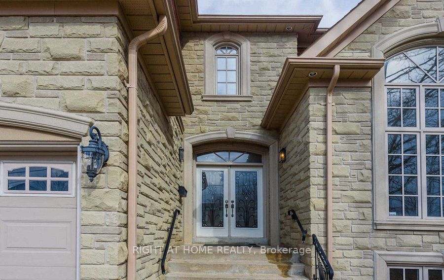 Photo of 5A Pearson Avenue, Richmond Hill, ON L4C 7L6 (MLS # N13477302)