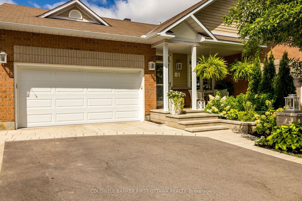 Photo of 81 Sable Run Drive, Stittsville - Munster - Richmond, ON K2S 1W7 (MLS # X13072986)