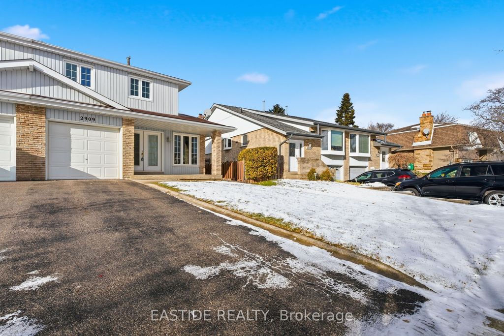 Photo of 2909 Salerno Crescent, Mississauga, ON L5N 1T3 (MLS # W12603498)