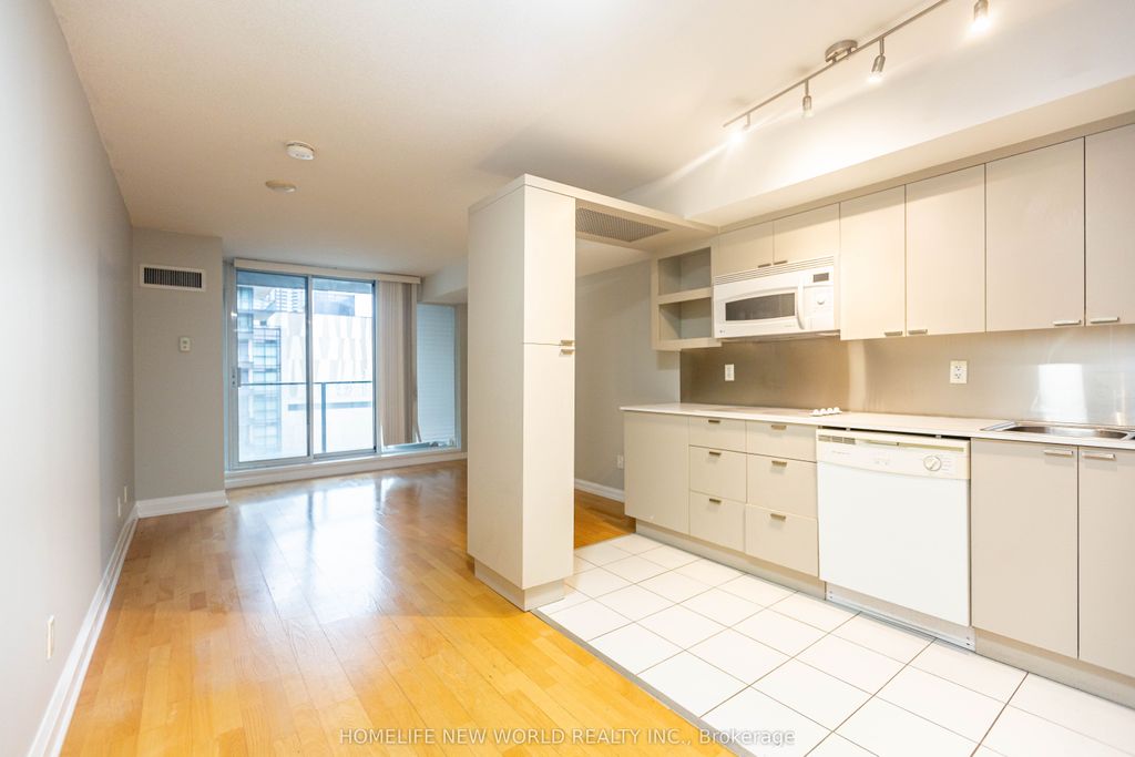 Photo of 111 Elizabeth Street #951, Toronto, ON M5G 1P7 (MLS # C13039736)