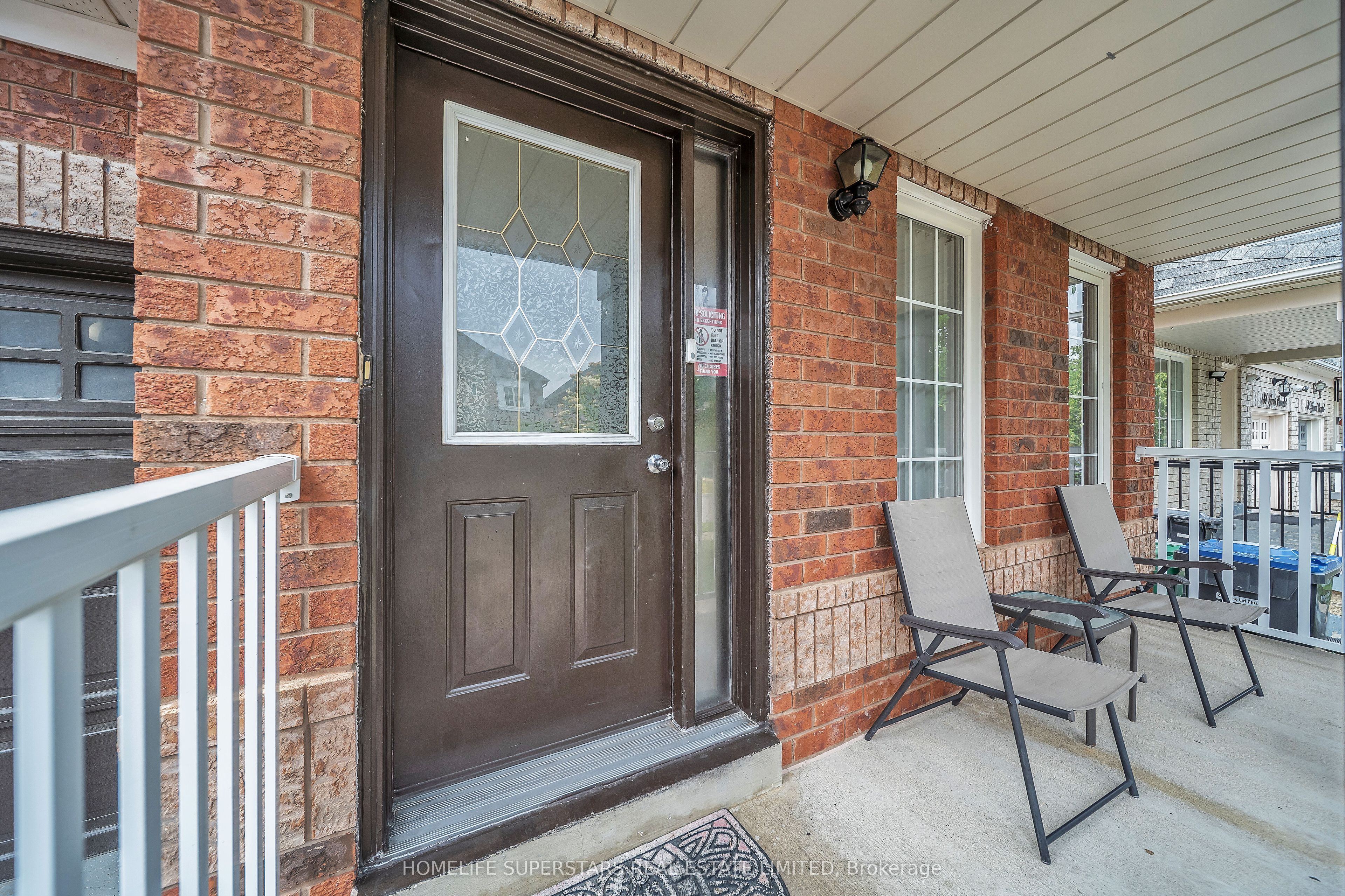 82 Jewel Crescent