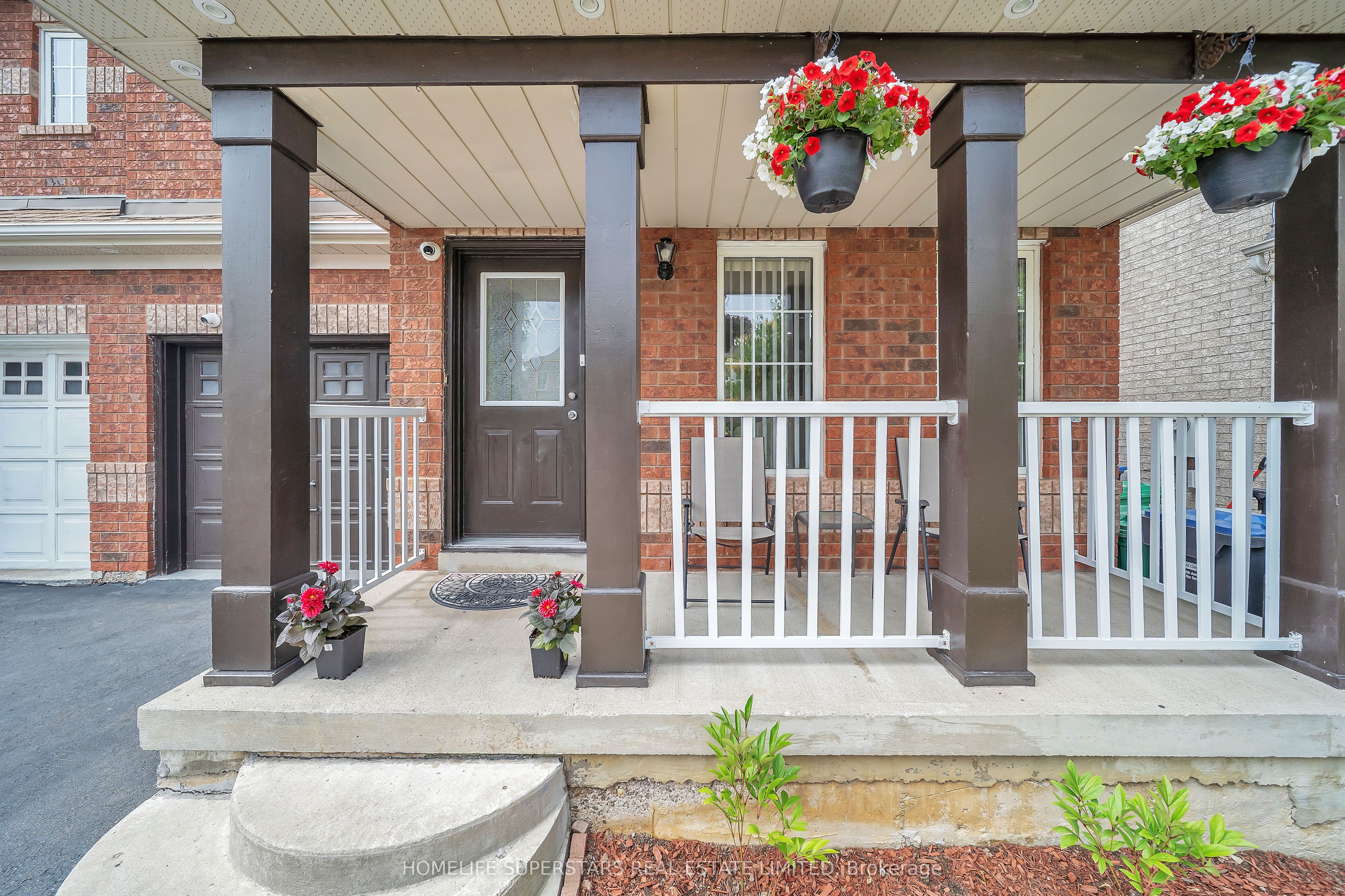 82 Jewel Crescent