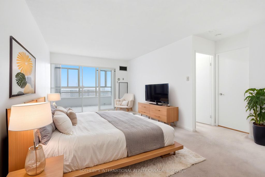 Photo of 75 King Street E #1609, Mississauga, ON L5A 4G5 (MLS # W12994182)