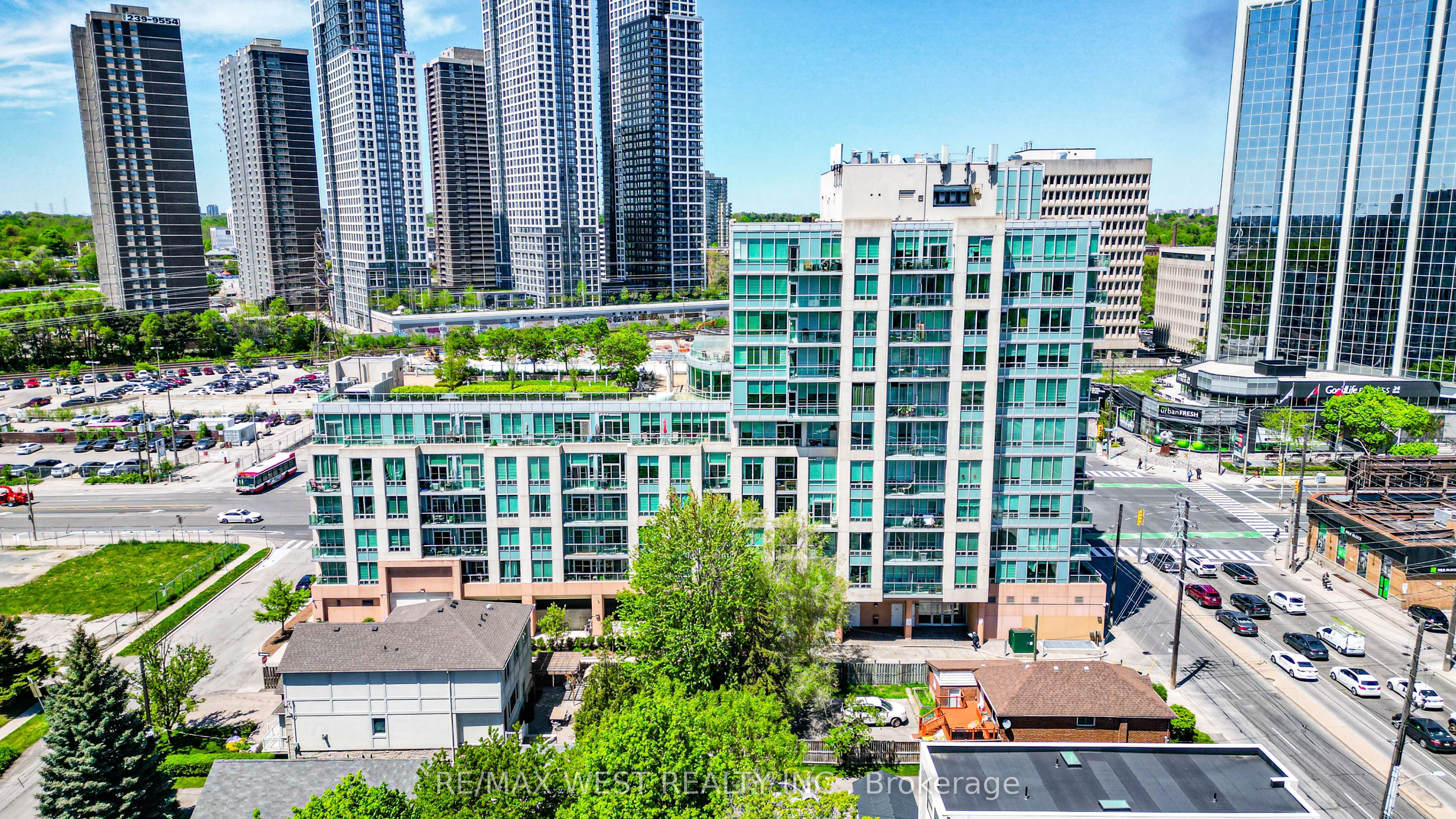 Photo 1 of 9 — 3391 Bloor Street W 609, Toronto, ON M8X 1G3