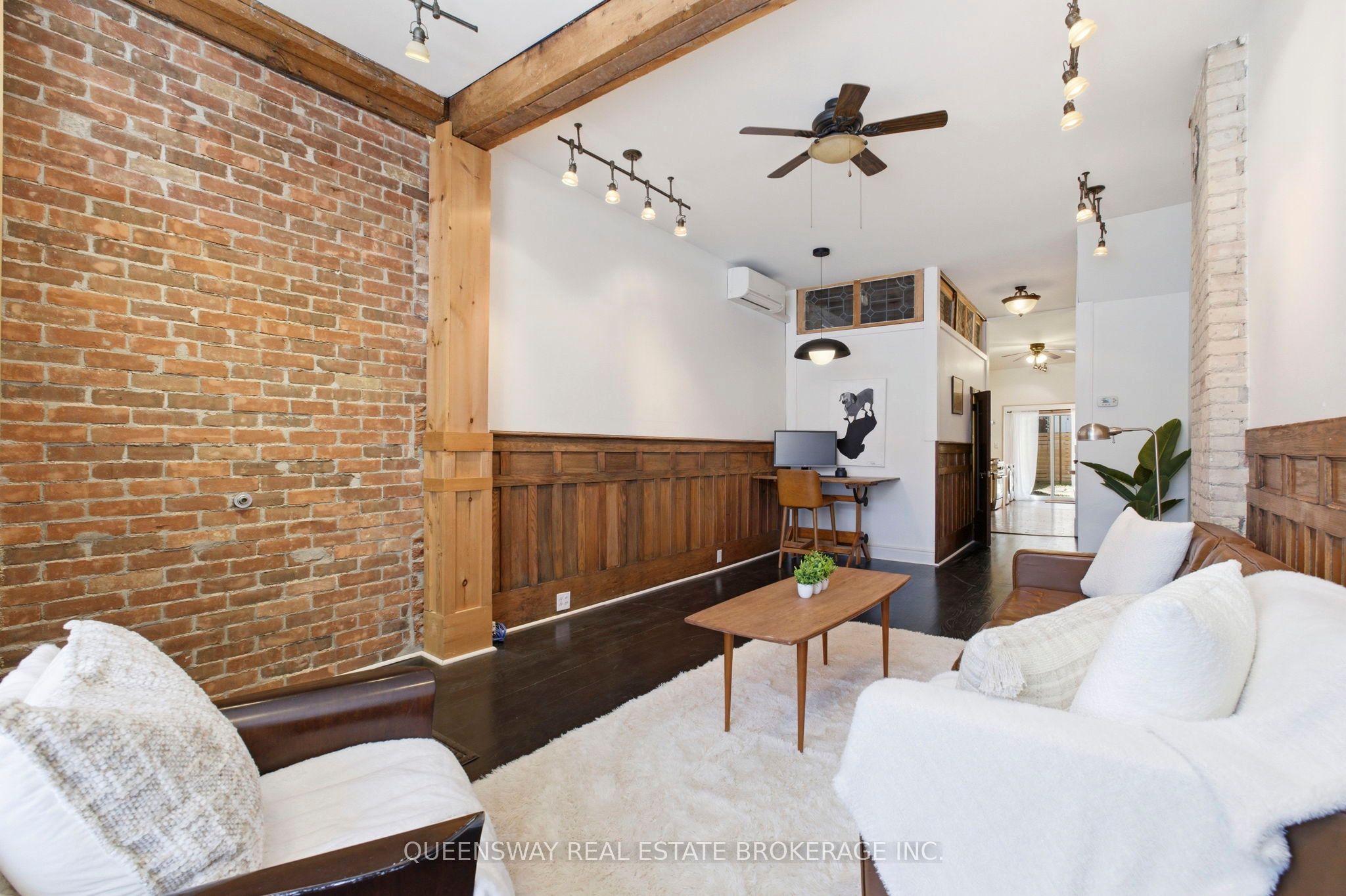 992 Dovercourt Road