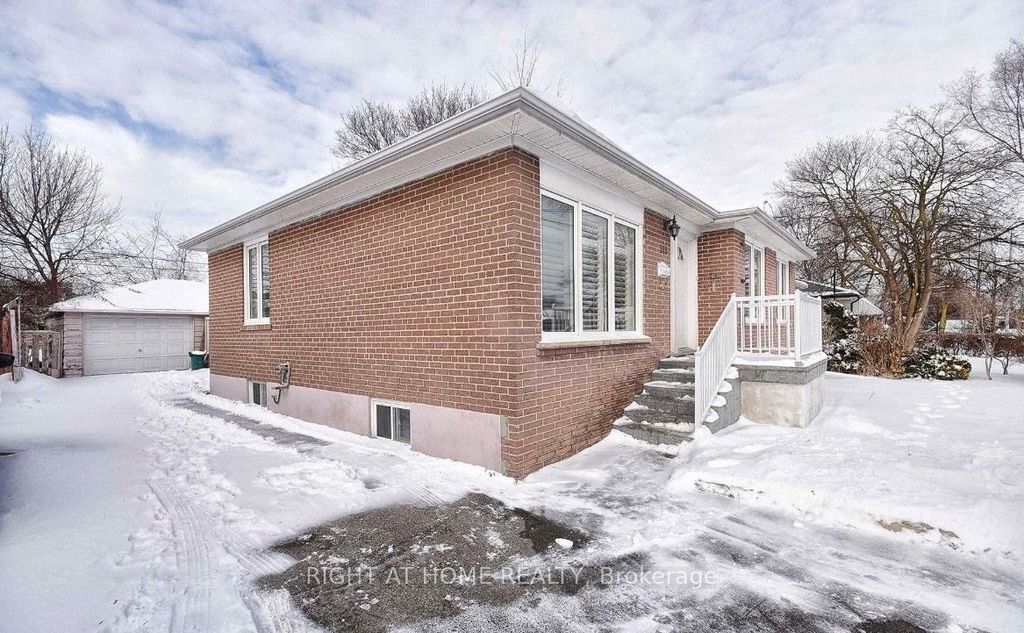 Photo of 513 Lynett Crescent, Richmond Hill, ON L4C 2V8 (MLS # N12728330)