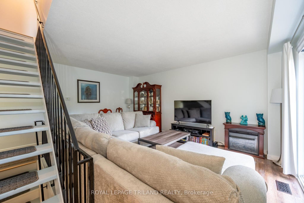 Photo of 70 Fiddlers Green Road #104, London North, ON N6H 4R4 (MLS # X13208706)