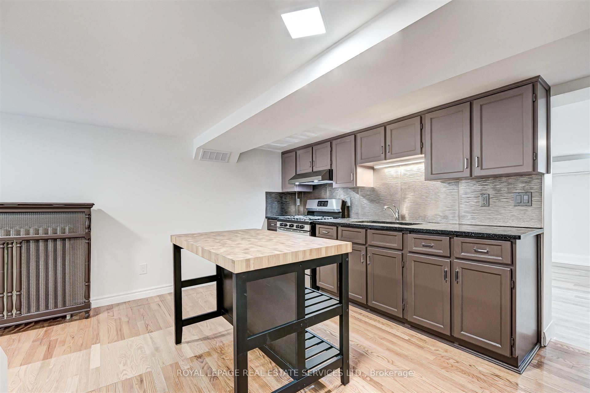 379 Parkside Drive Lower