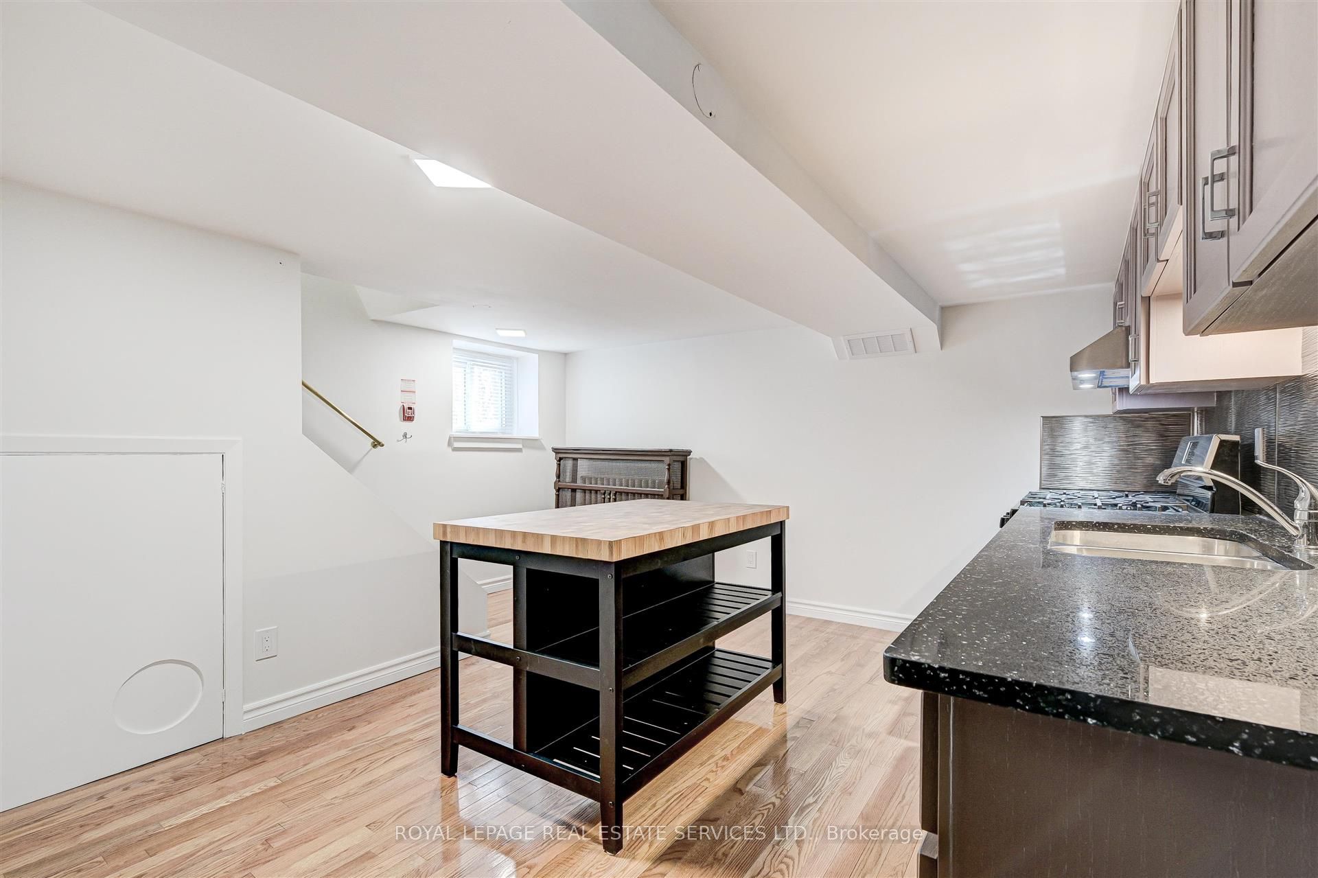 379 Parkside Drive Lower