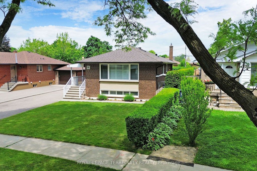 Photo of 8 Cromer Place, Toronto, ON M9R 2E1 (MLS # W12430381)