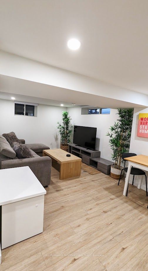 2301 Lawrence Avenue W Lower