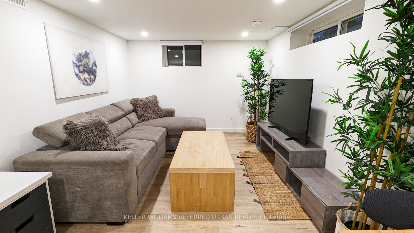 2301 Lawrence Avenue W Lower