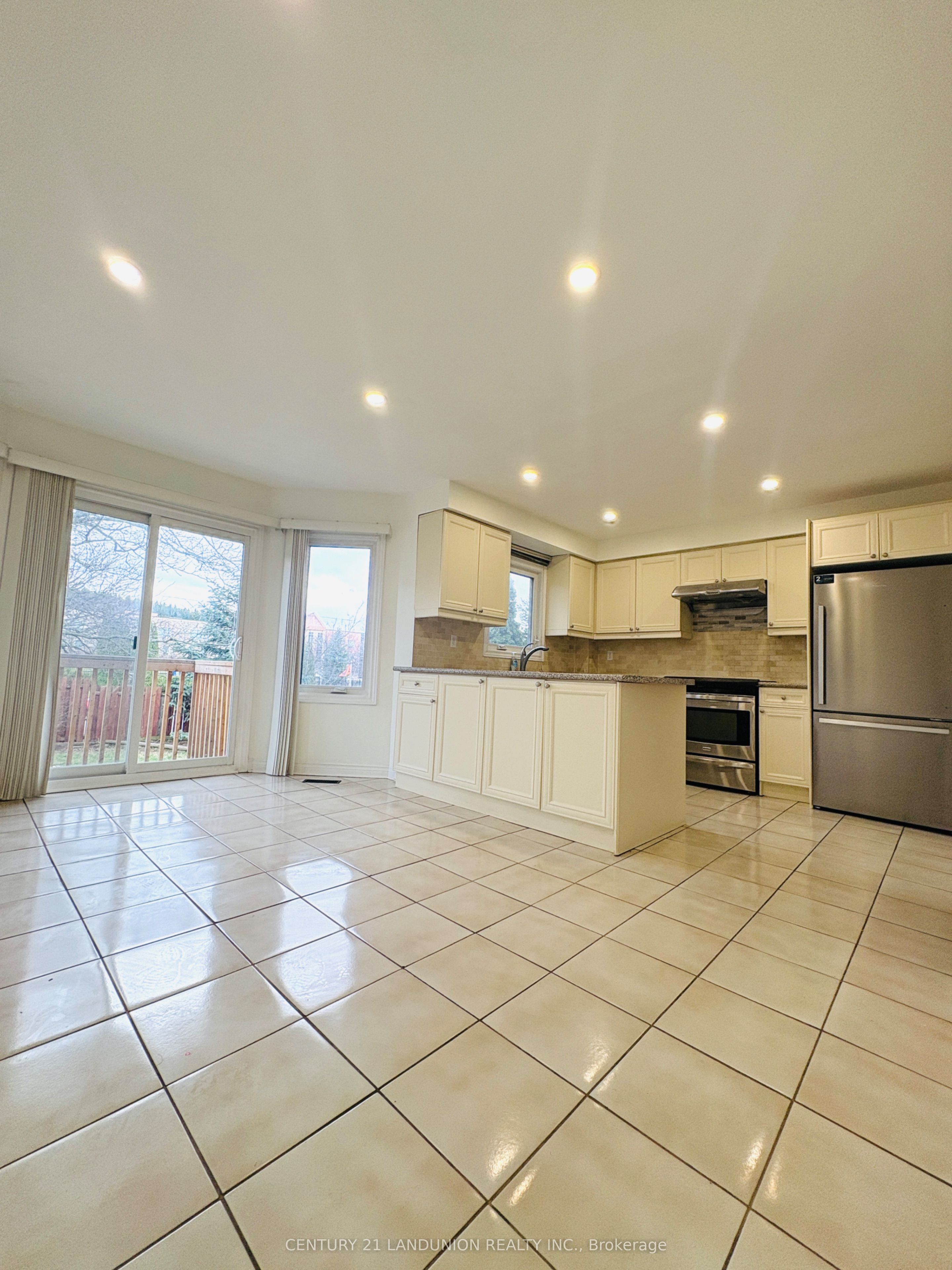 Main 48 Marchwood Crescent