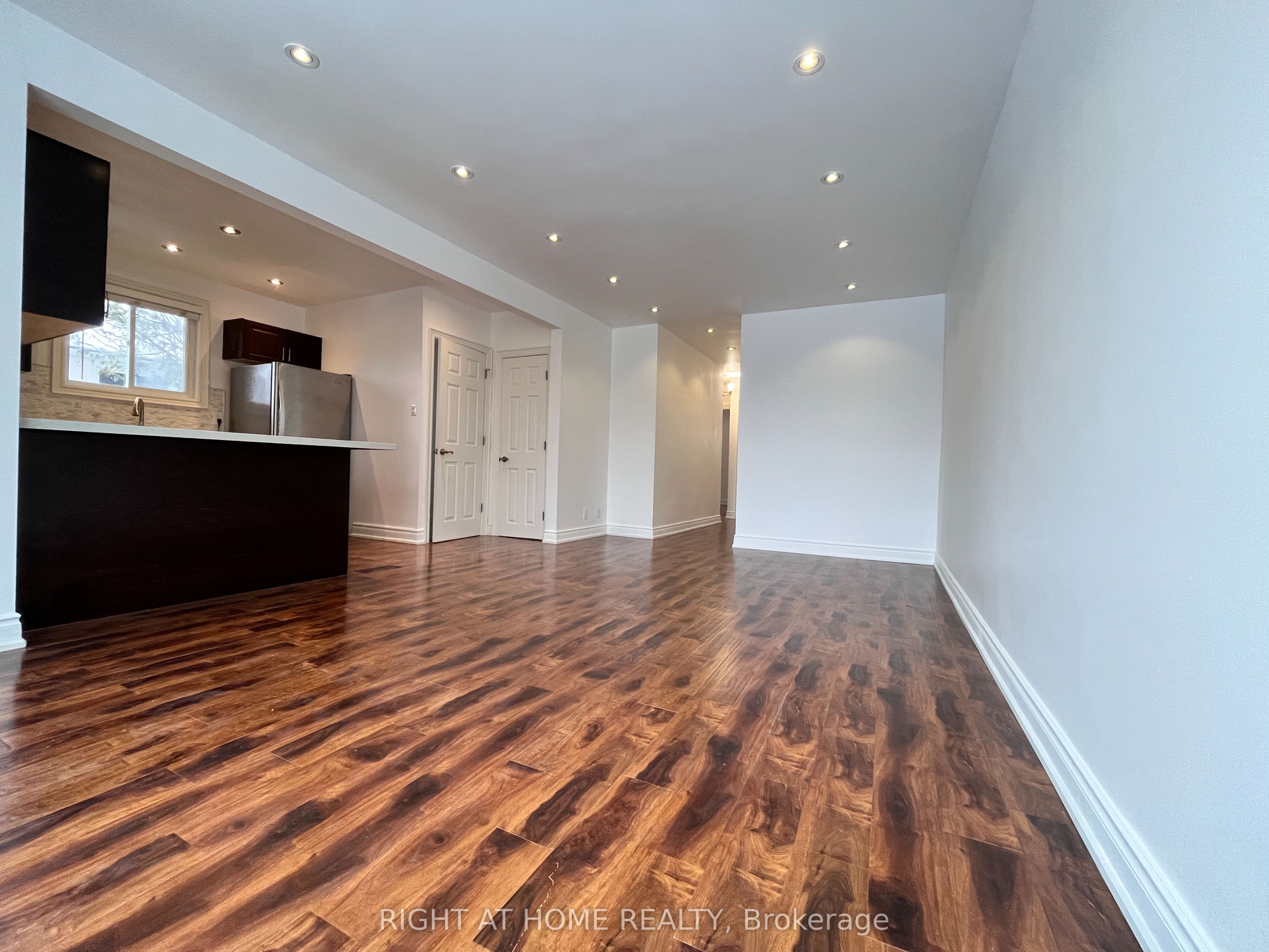 195 Taylor Mills Drive N UPPER