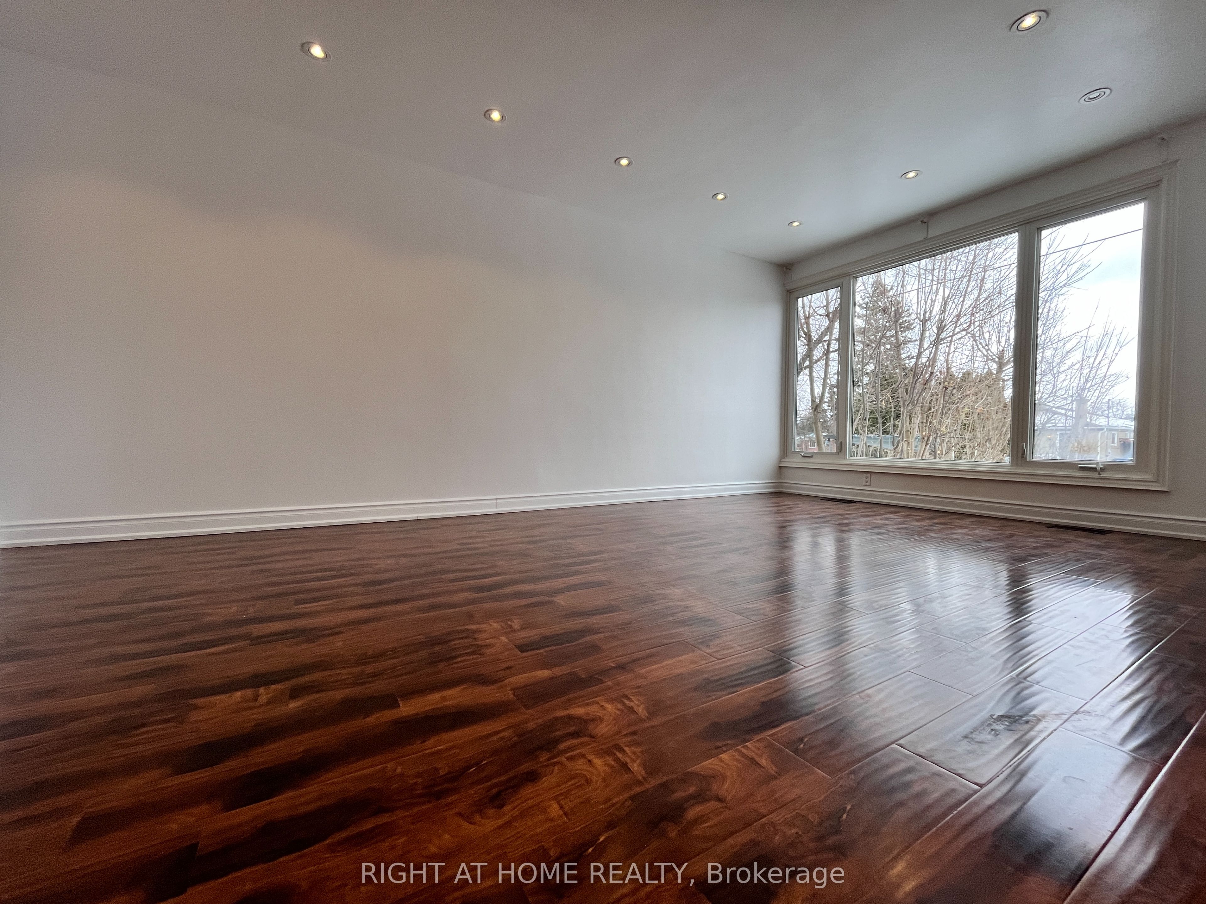 195 Taylor Mills Drive N UPPER