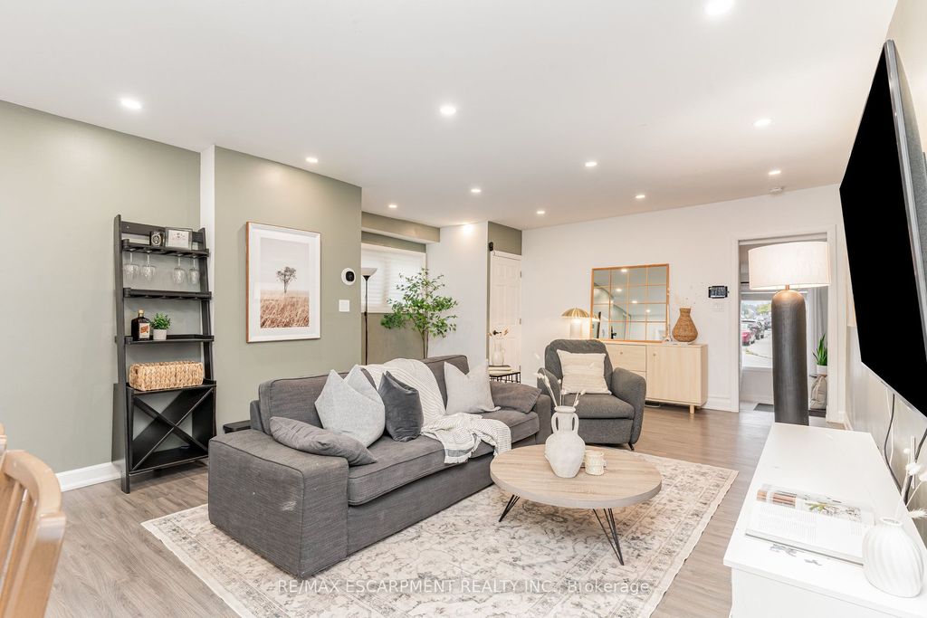 Photo of 4 Robins Avenue, Hamilton, ON L8H 4M6 (MLS # X12697798)