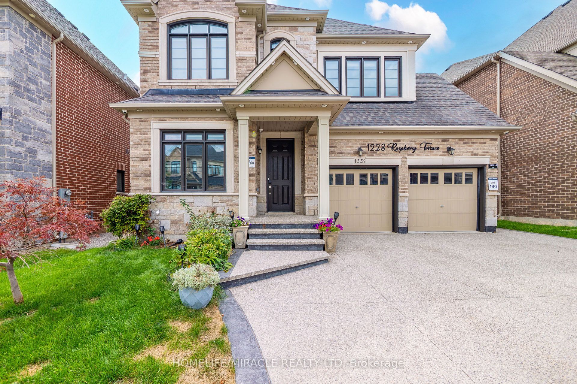 1228 Raspberry Terrace