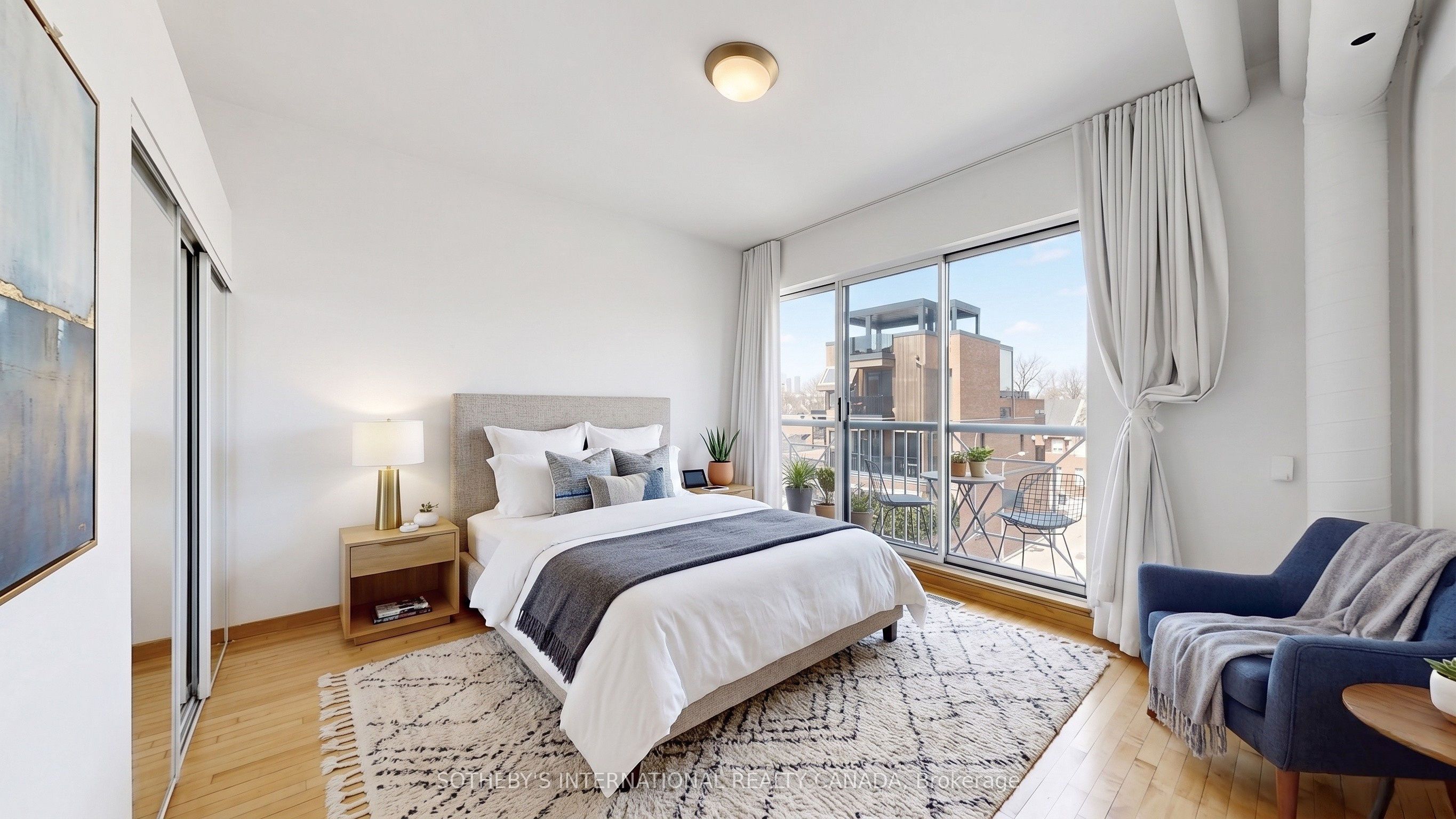 766 King Street W 211