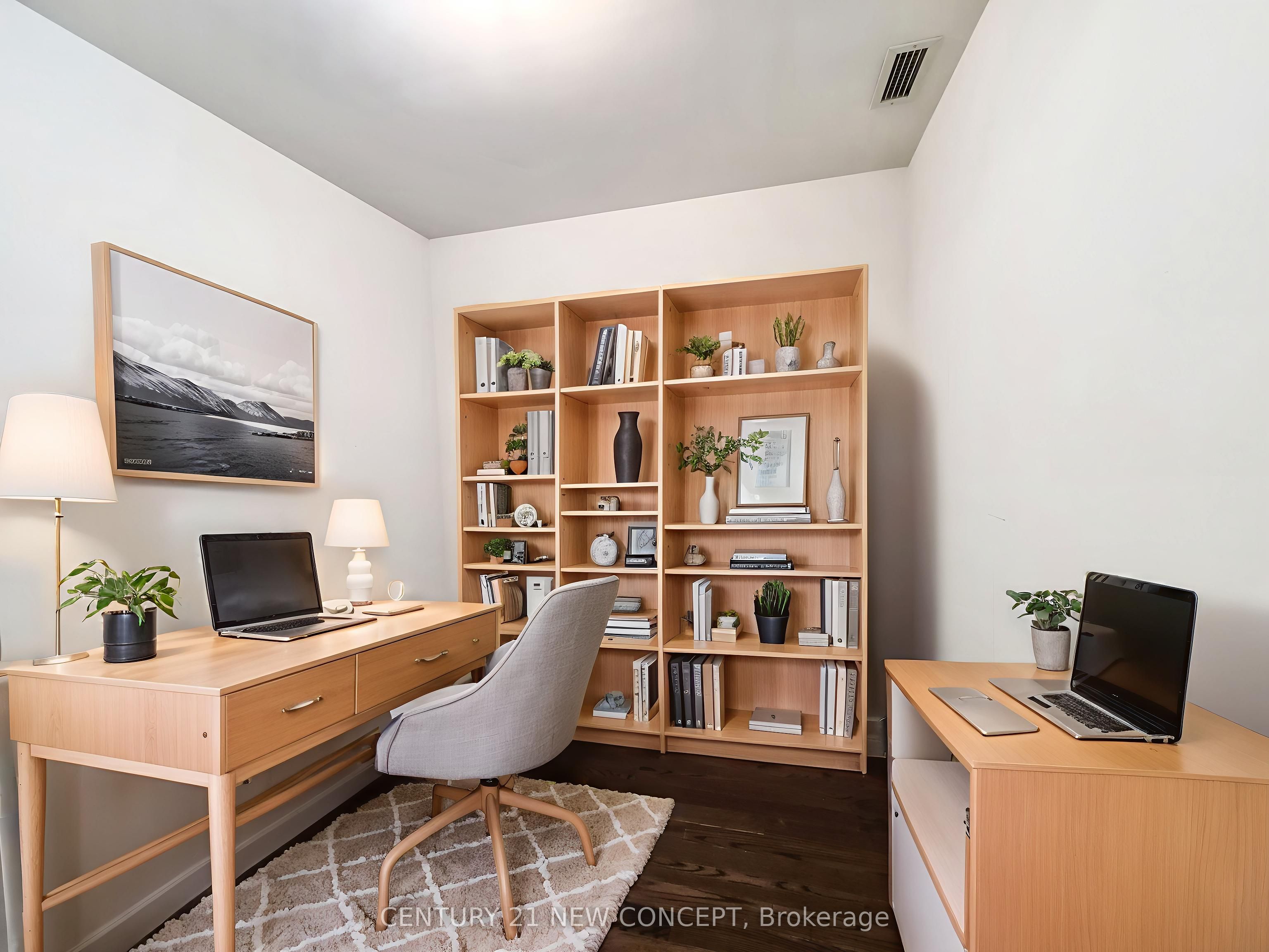 39 Queens Quay E 526