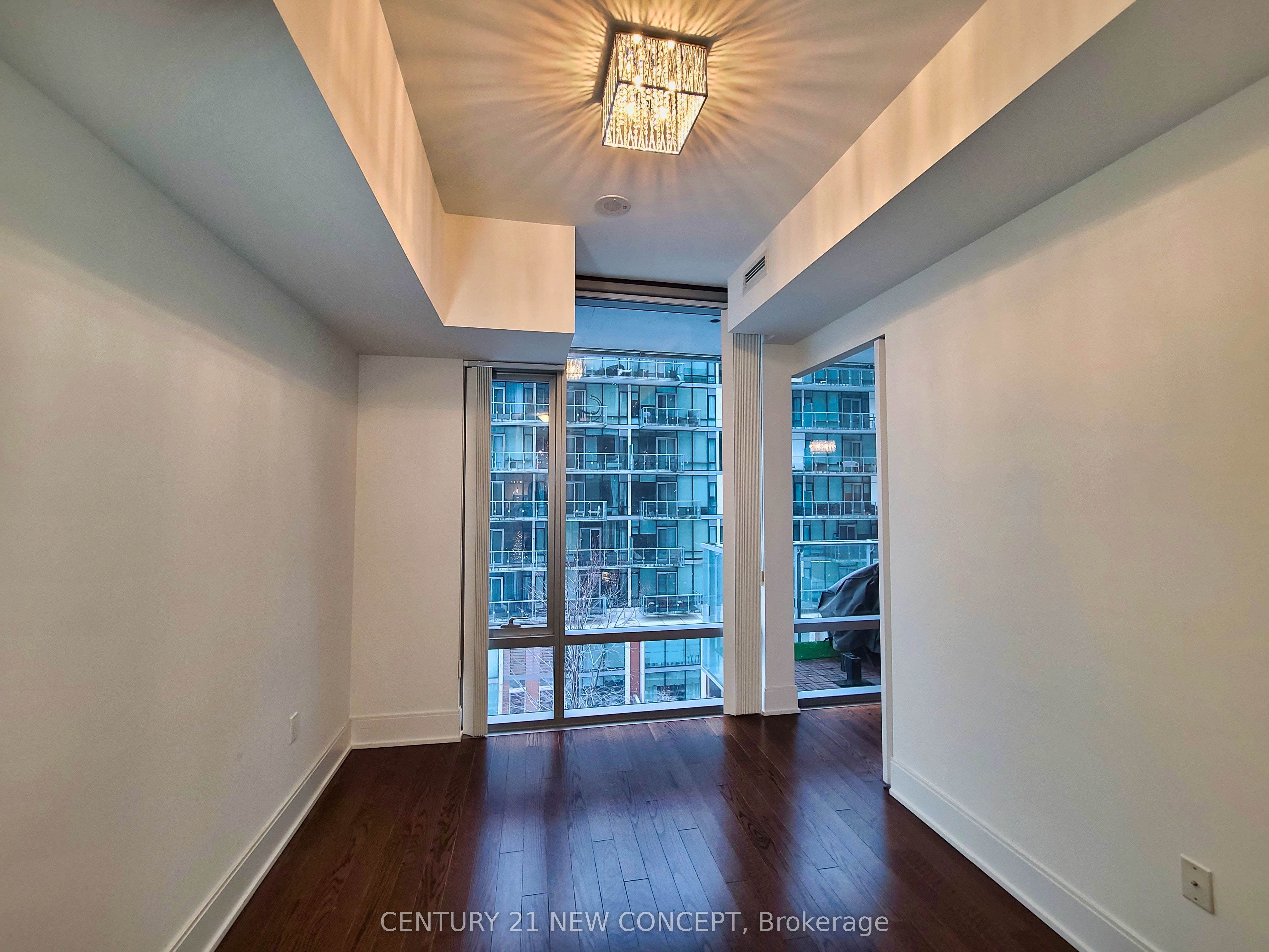 39 Queens Quay E 526