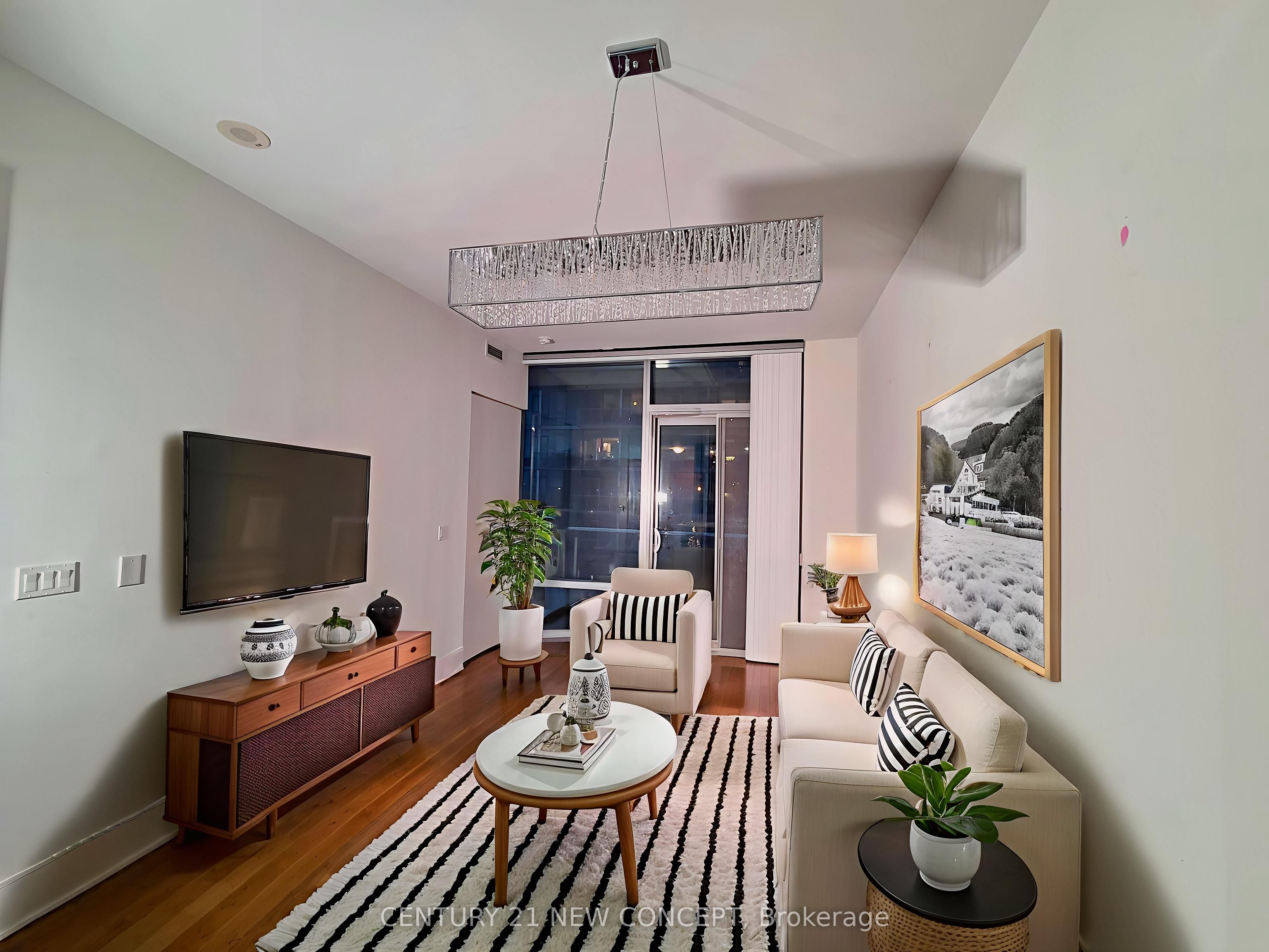 39 Queens Quay E 526