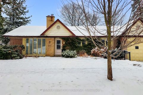 17 Hedges Boulevard Toronto ON M9B 3C3