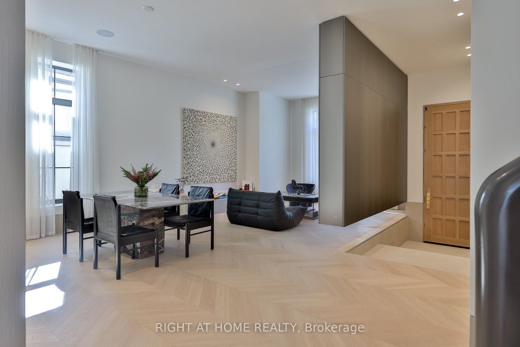 Photo of 127 Yonge Boulevard, Toronto, ON M5M 3H2 (MLS # C14001020)