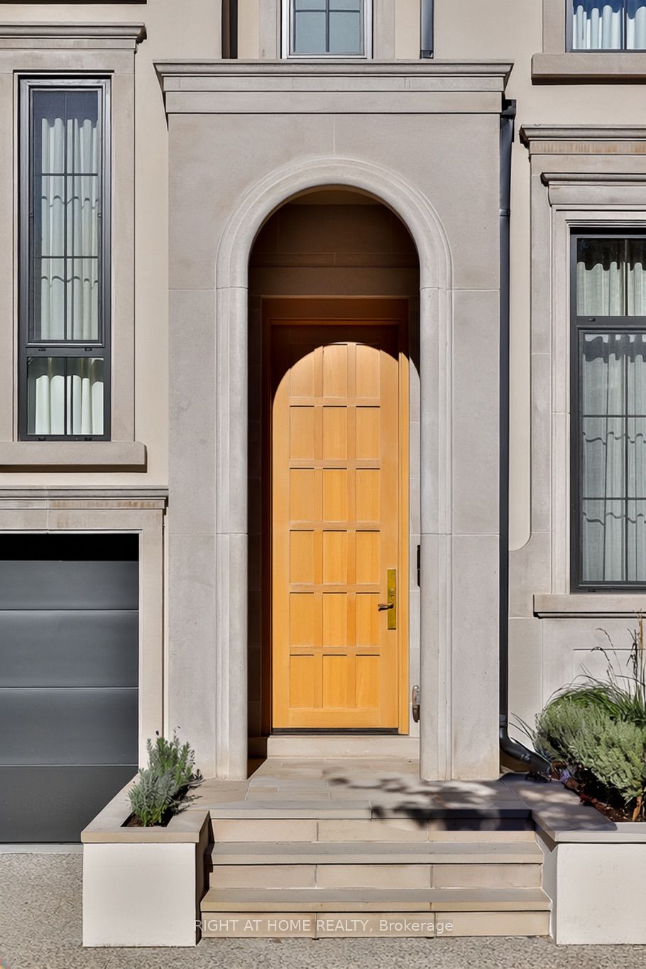 Photo of 127 Yonge Boulevard, Toronto, ON M5M 3H2 (MLS # C14001020)