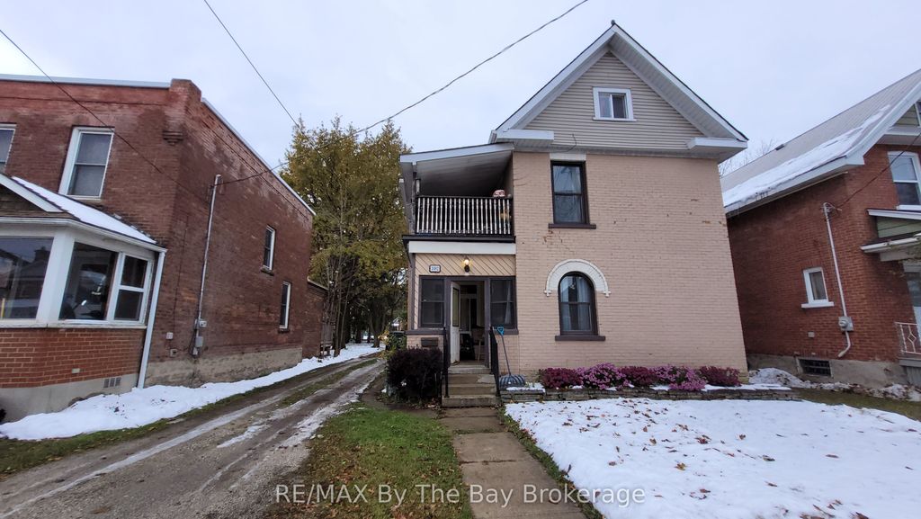 Photo of 1082 2ND Avenue W, Owen Sound, ON N4K 4N1 (MLS # X12725764)