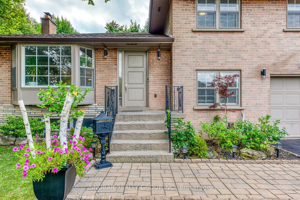 Photo of 4 Haregate Court, Toronto, ON M9R 3H5 (MLS # W12386299)