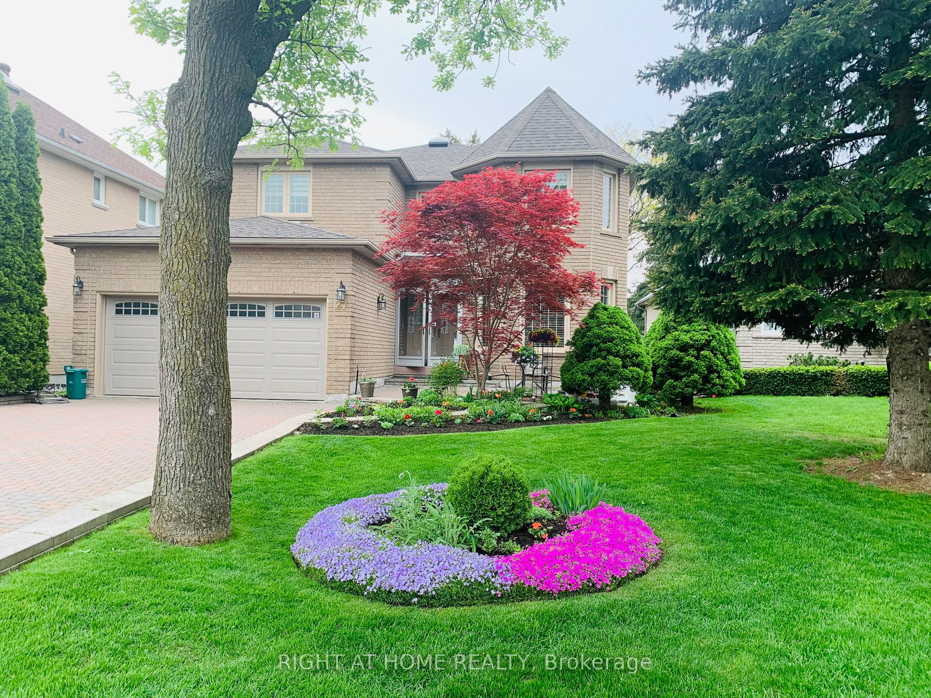 Photo 1 of 50 — 27 Addison Street, Richmond Hill, ON L4C 9N1