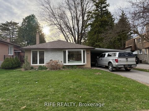 38 Aurora Heights Drive Aurora ON L4G 2W7