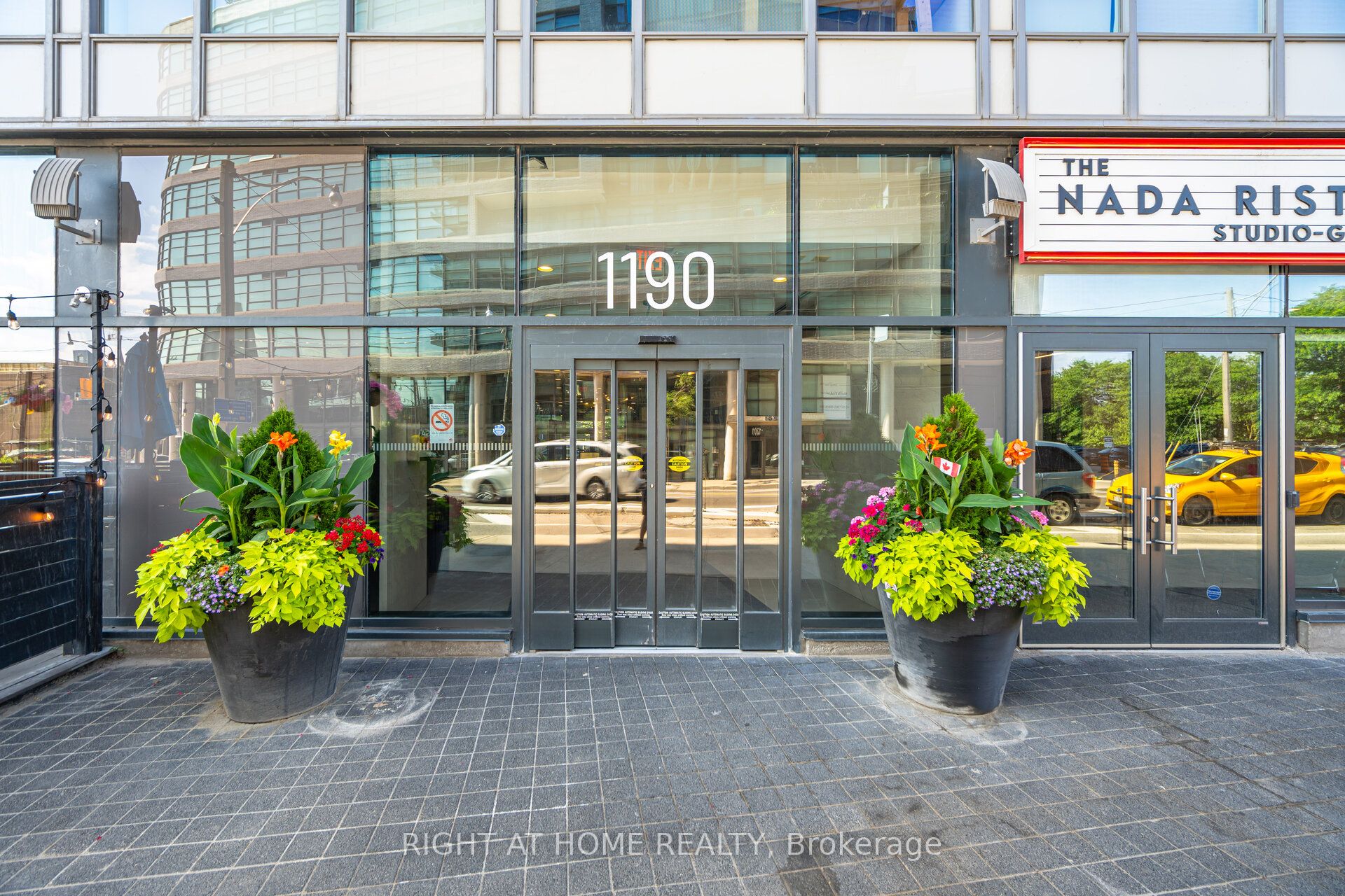 1190 Dundas Street 527