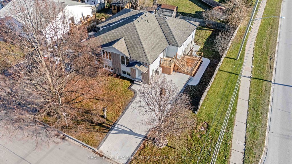 Photo of 1 LOCKHART Gate, Clarington, ON L1C 4K9 (MLS # E12881246)