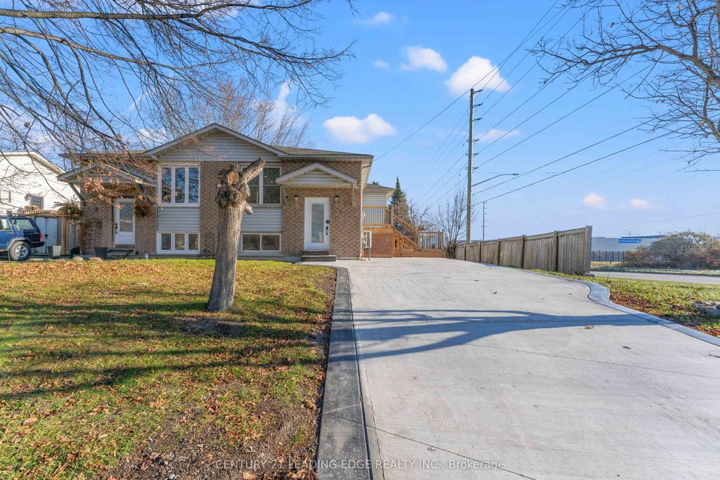 Photo of 1 LOCKHART Gate, Clarington, ON L1C 4K9 (MLS # E12881246)