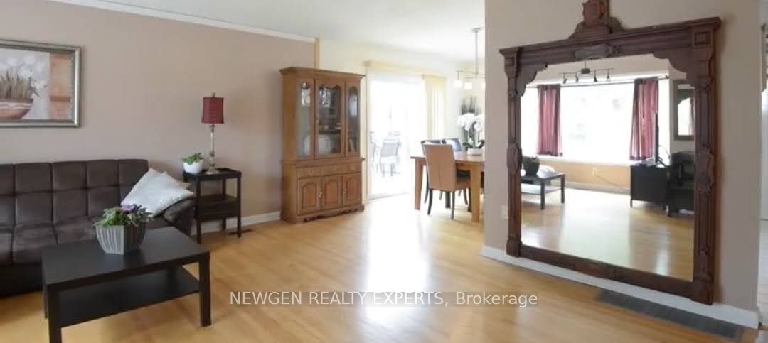 11 Lawrence Crescent