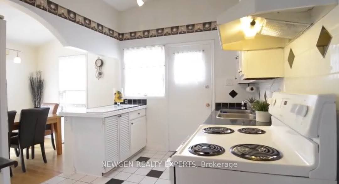 11 Lawrence Crescent