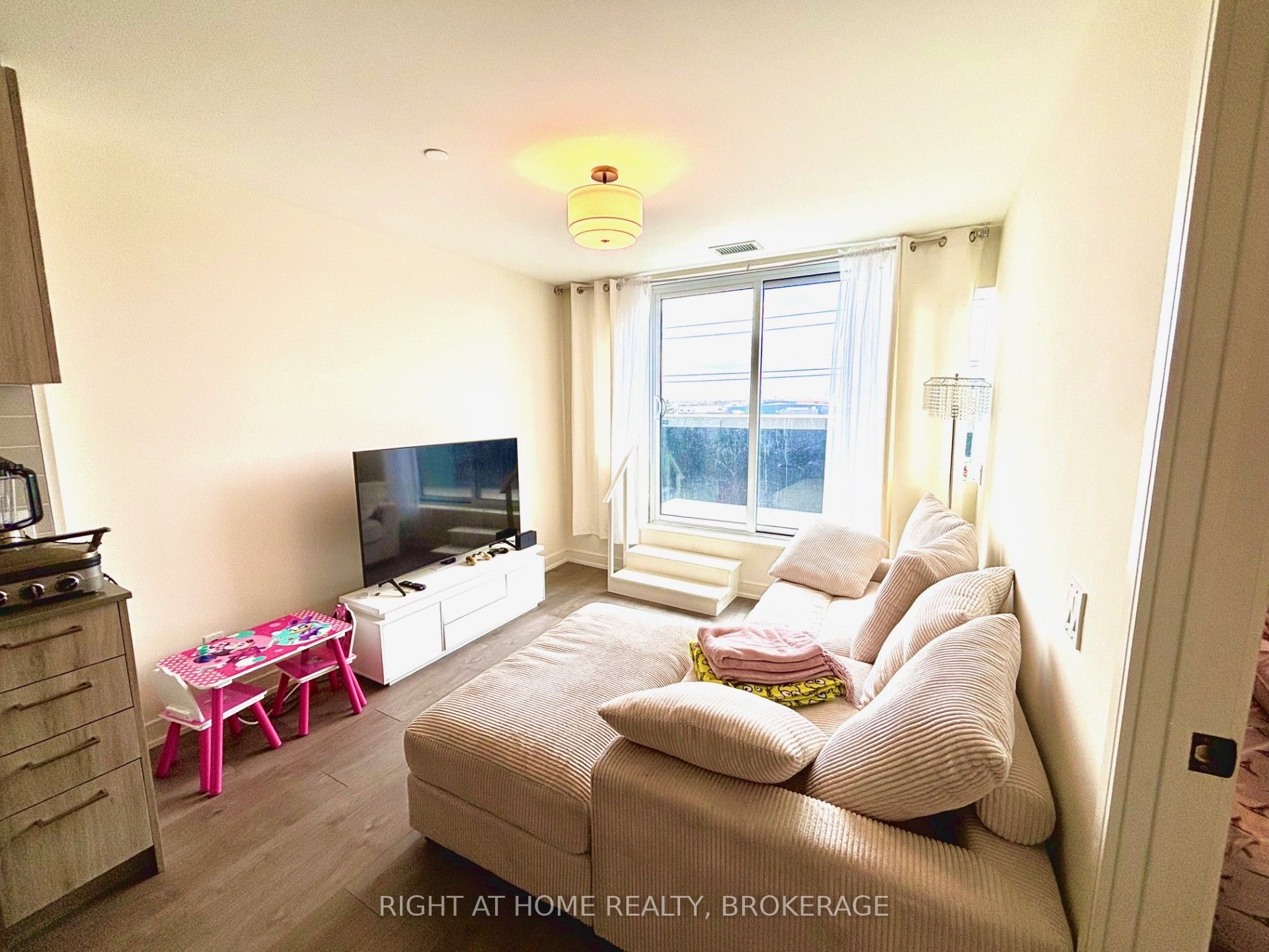 8010 Derry Road W 404