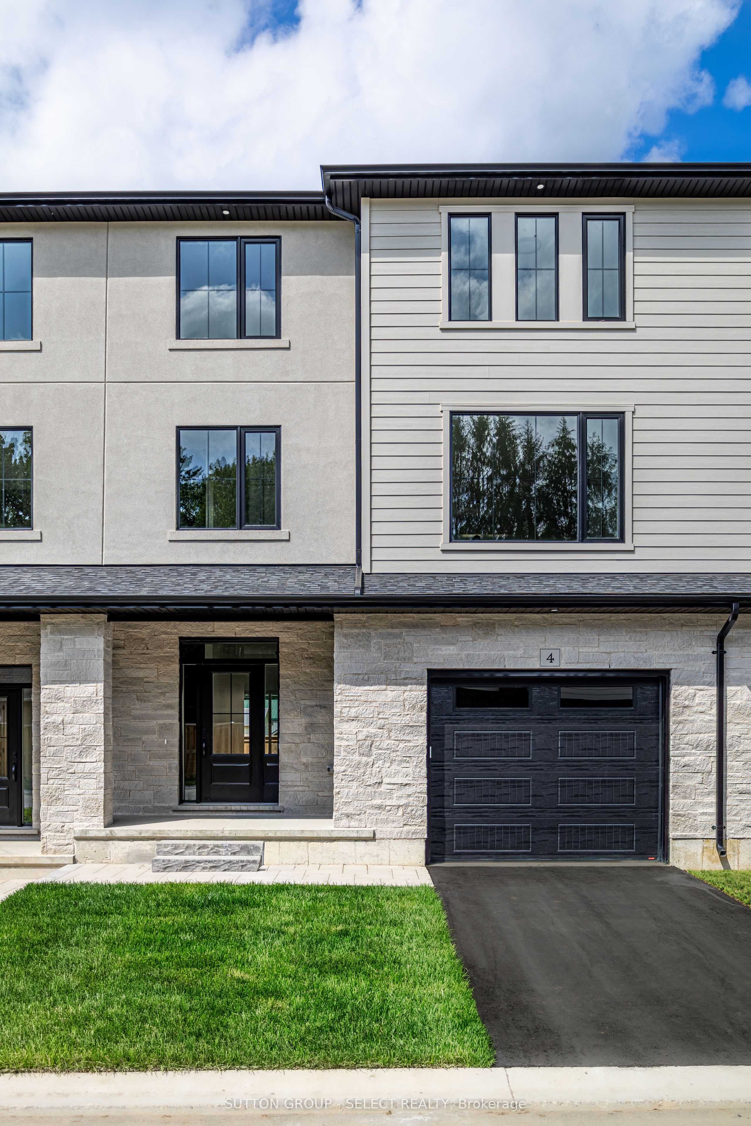 Photo 1 of 30 — 233 Upper Queen Street 4, Thames Centre, ON N0M 2P0