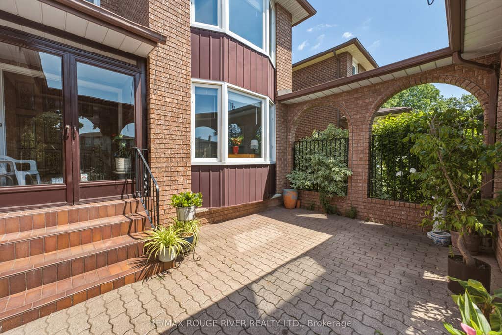 Photo of 51 Sugarbush Square, Toronto, ON M1C 3M6 (MLS # E13529744)