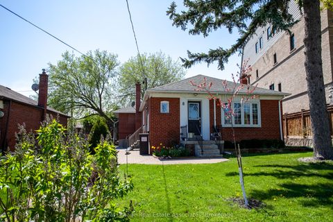 8 Acorn Avenue 3 Toronto ON M9B 3P8