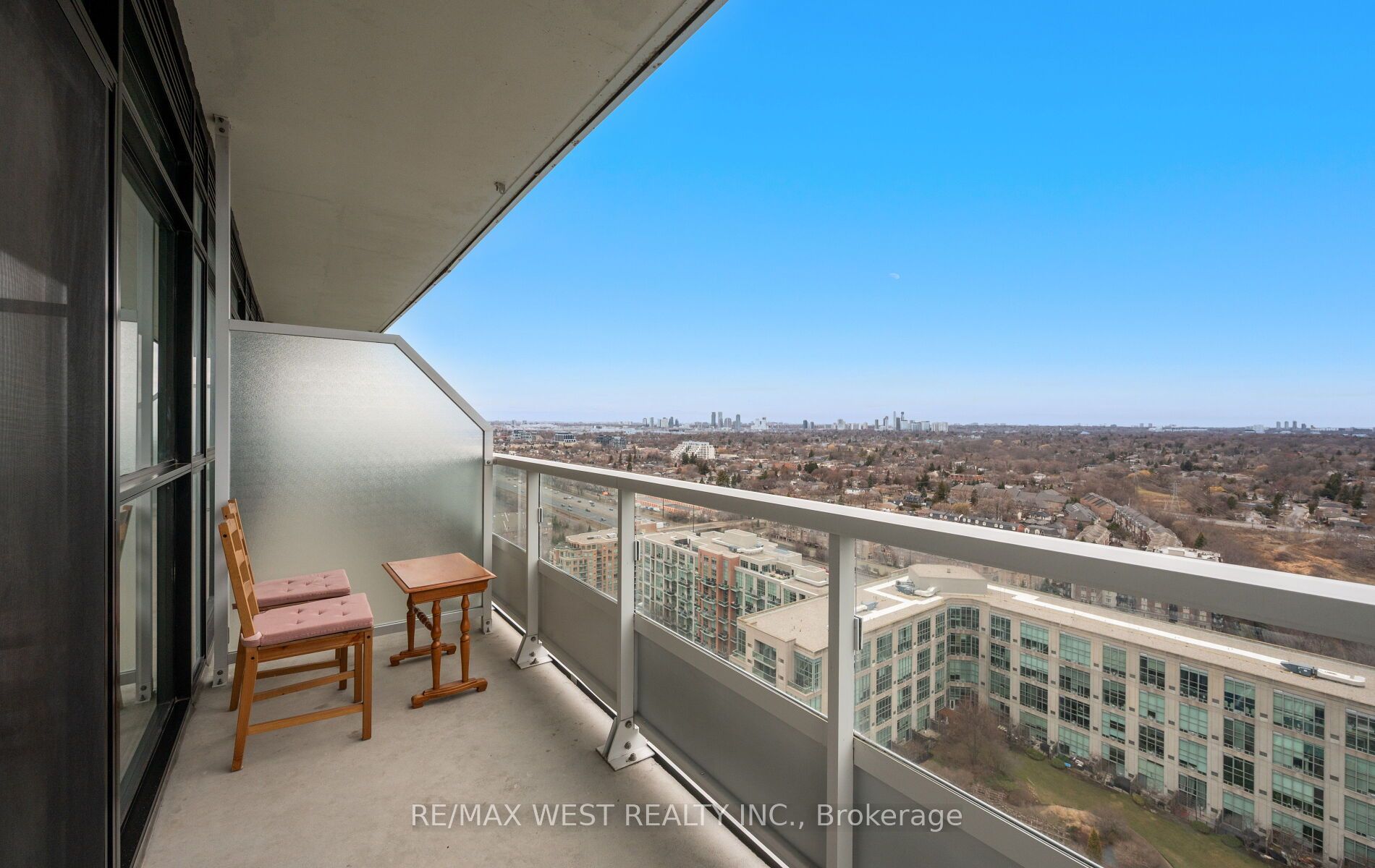 251 Manitoba Street 2702