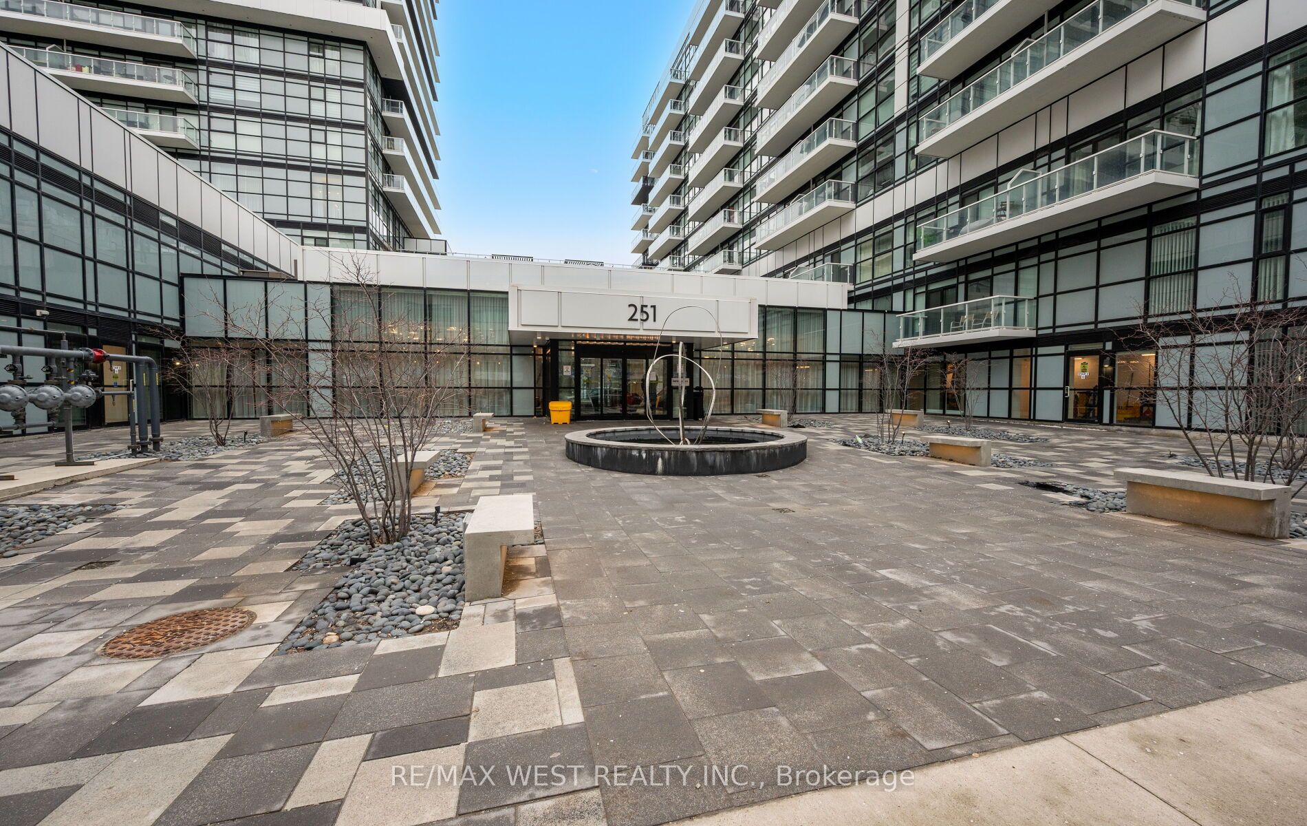 251 Manitoba Street 2702