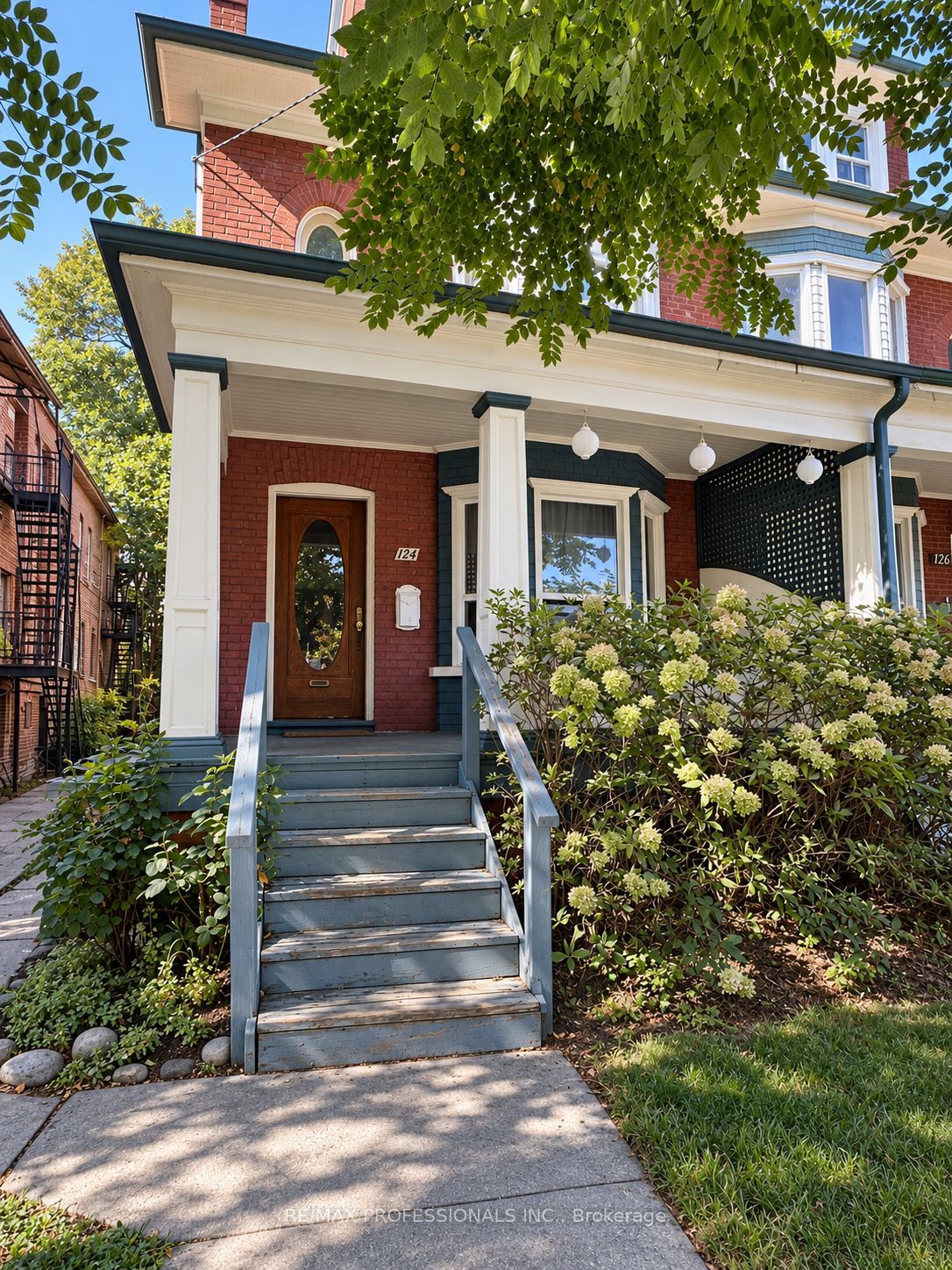 124 Close Avenue