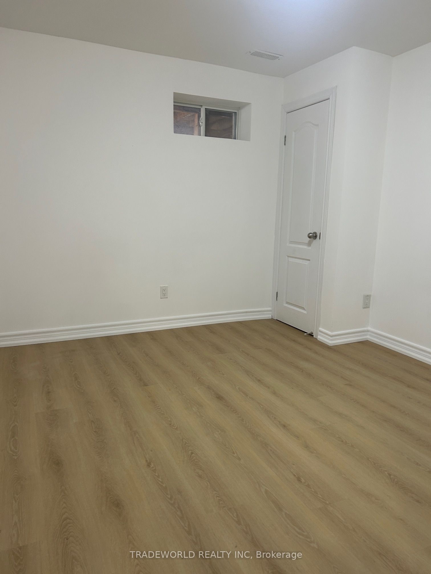 142 Shady Oaks Avenue Basement Unit