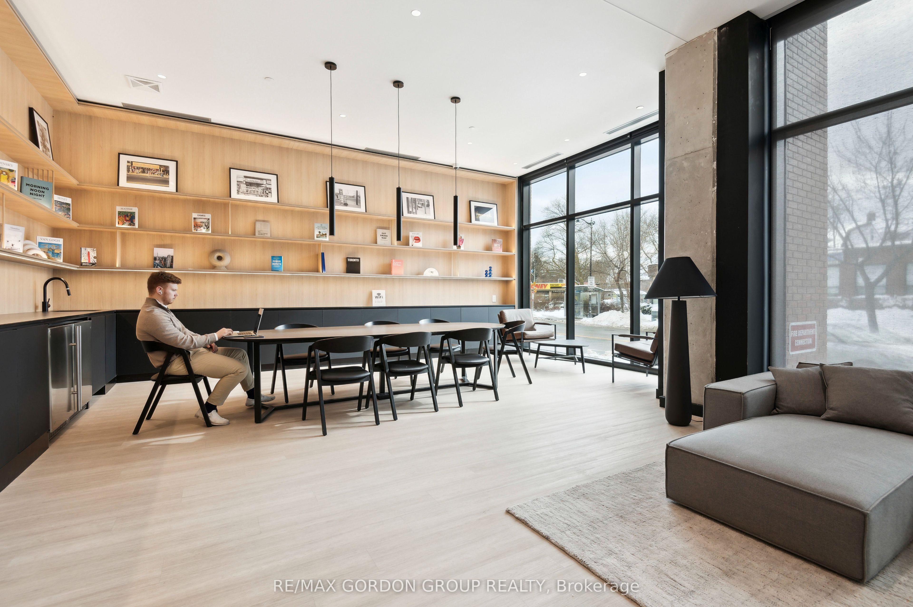 2720 Dundas Street W 423
