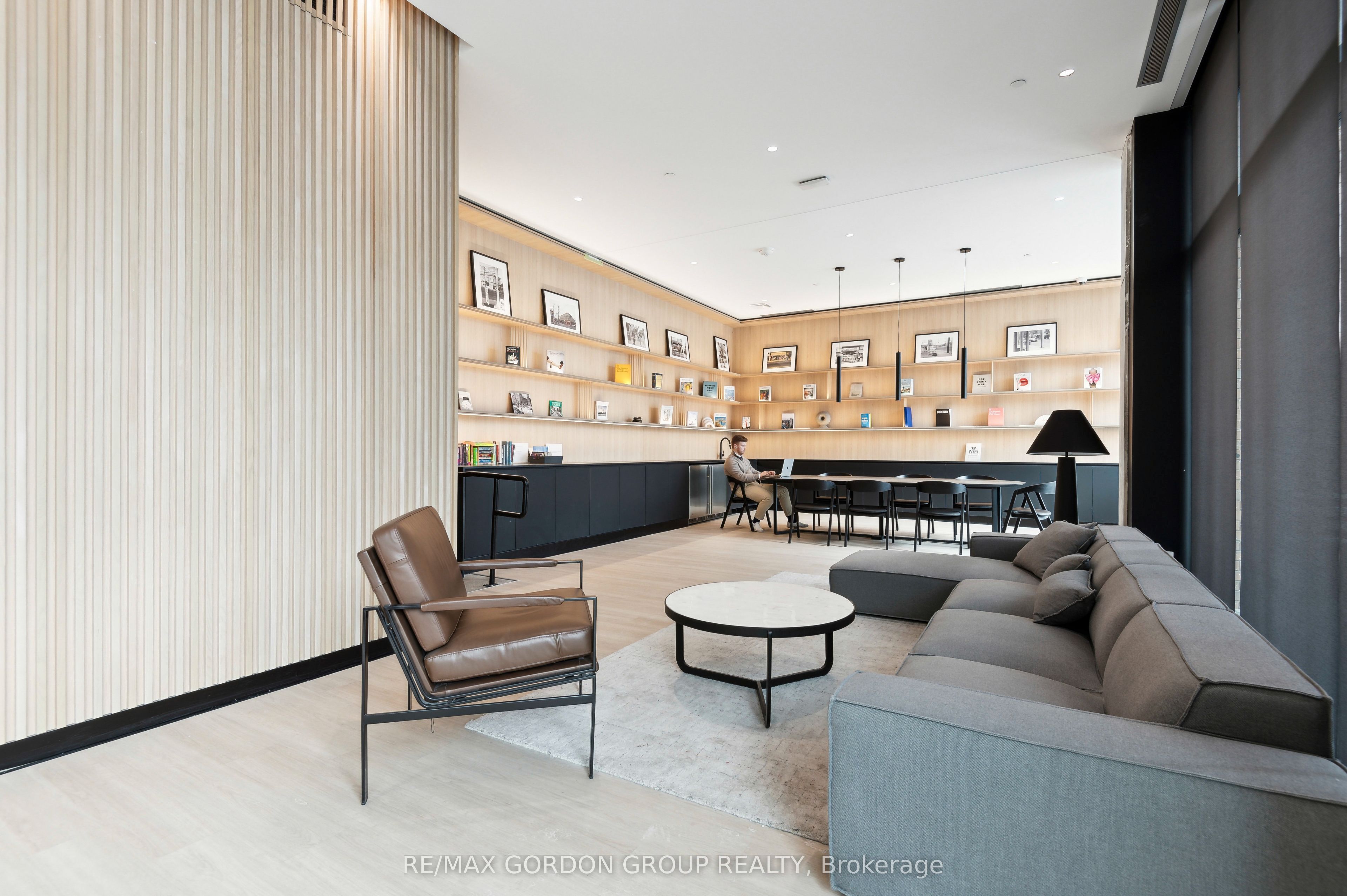 2720 Dundas Street W 423